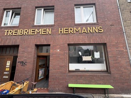 Werkraum bitcircus101 – Tische und Arbeitsflächen
